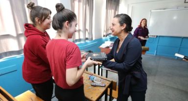 Filiz Başkan'dan 10 Kasım'da Efes Selçuk gençliğine Atatürk hediyesi