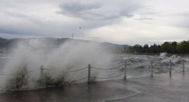 Fırtına balıkçı teknesini batırdı!