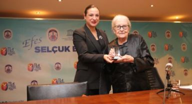 İoanna Kuçuradi Efes Selçuk'ta özgürlüğü anlattı
