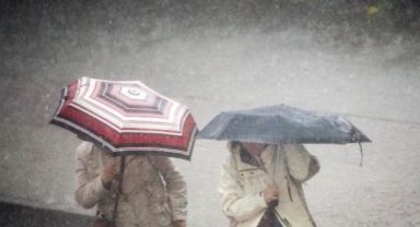 İstanbul Valiliği’nden uyarı: “İstanbul’da yerel kuvvetli gök gürültülü sağanak yağışlara dikkat”