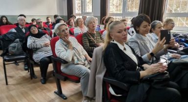 İzmir’de 60 yaş üstü öğrenciler için ders zili çaldı
