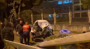 İzmir'de belediye otobüsü ile otomobil kafa kafaya çarpıştı: 1 ölü, 2 yaralı