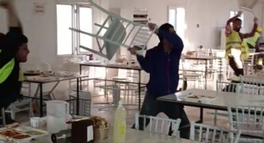 İzmir’de inşaat işçilerinin meydan muharebesi gibi kavgası