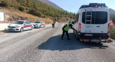 İzmir'de jandarmadan ticari araçlara denetim