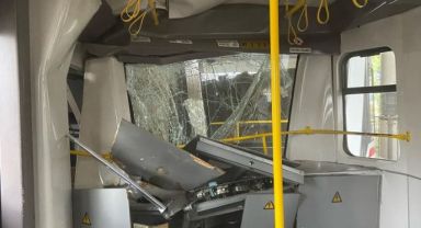 İzmir'de korkutan olay… Metro raydan çıktı!