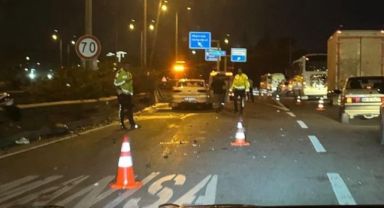 İzmir’de otomobille çarpışan motosikletteki 3 kişi öldü