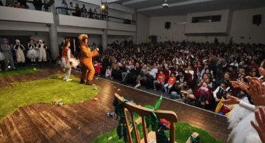 Karşıyaka Belediye Tiyatrosu’nun çocuk müzikali izleyiciyle buluştu