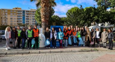 Karşıyaka Belediyesi gençlere geri dönüşüm bilinci aşılıyor