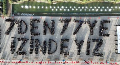 Konak Atatürk Meydanı’nda unutulmaz koreografi