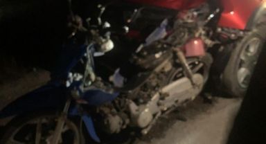 Muhtarın kullandığı otomobil motosiklete çarptı: 1 ölü, 1 ağır yaralı