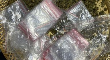 Polis uygulamasında, firari cinayet hükümlüsü ve tepsili torbacı yakalandı
