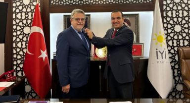 Rozetini Babacan takmıştı… Özuyar İYİ Parti’ye döndü!