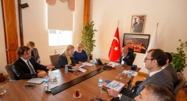 Soyer: İzmir’de yapılanlar ülkenin geri kalanına rehber oluyor