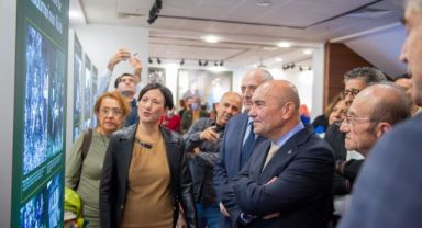 Soyer sergide konuştu: İnkılabı seviyoruz