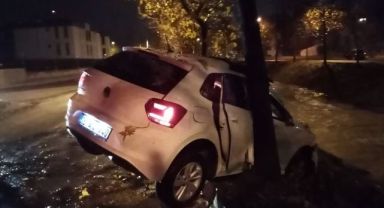 16 yaşındaki genç babasından habersiz otomobili kaçırdı, sonu hastanede bitti