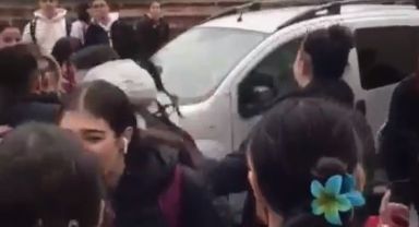İzmir'de öğrenciler arasında 'kıskançlık' kavgası!
