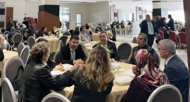 Abdullah Kaya, Karabağlar Erenler Yardımlaşma ve Dayanışma Derneği’nin Kahvaltı Organizasyonuna Katıldı