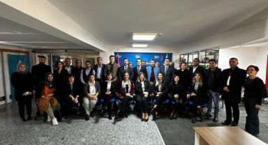 Abdullah Kaya ve Deva Partisi Karabağlar heyeti, Karşıyaka İlçe Kongresine katıldı