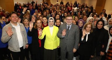 AK Parti İzmir Kadın Kolları’nda devir teslim töreni