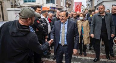 Başkan Batur’a miting gibi karşılama
