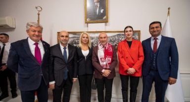 Başkan Soyer’e destek ziyaretleri