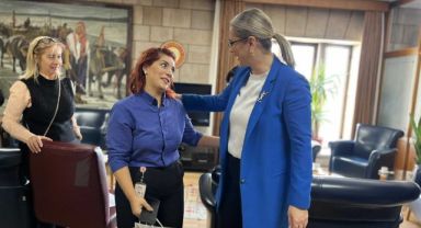 AK Parti İzmir Milletvekili Ceyda Bölünmez Çankırı gazetecilere kahve seti hediye etti