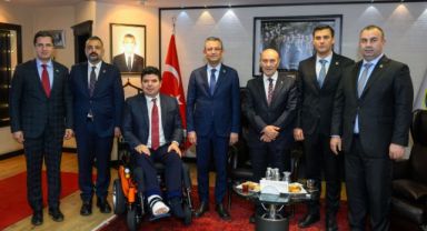 CHP Lideri Özel, Buca Belediye Başkanı Erhan Kılıç’ı ziyaret etti