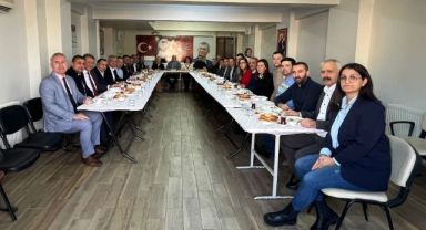 CHP Menemen'den gövde gösterisi: 11 aday adayı bir arada
