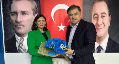DEVA Partisi Buca'da bayrak değişimi