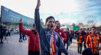 Fenerbahçe derbisini tribünden takip edecek 2 bin 79 Galatasaray taraftarları, Ülker Stadyumu’na geldi.