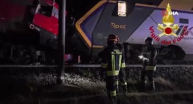 İtalya’da trenler kafa kafaya çarpıştı: 17 yaralı