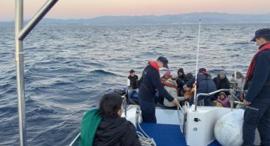 İzmir açıklarında 199 düzensiz göçmen karaya çıkartıldı!