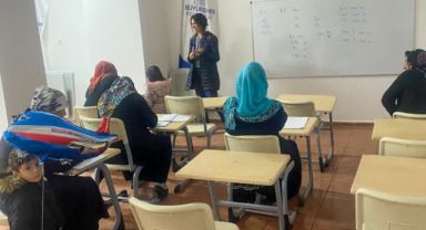 İzmir’in dayanışma noktalarında okuma –yazma eğitimleri başladı