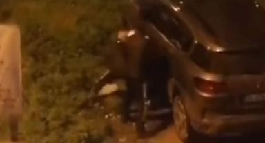 Saldırganlar bir genci darbedip bıçakladı!