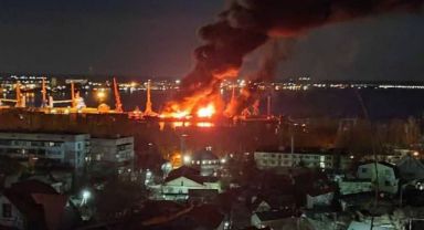 Ukrayna: Kırım’da Rus çıkarma gemisi imha edildi