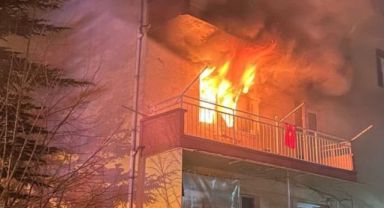 Çakmakla oynarken evi yaktı, 16 kişi hastanelik oldu