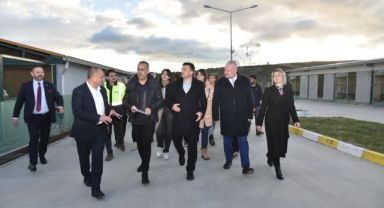 Cumhur İttifakı İzmir Büyükşehir Belediye Başkan Adayı Hamza Dağ ve ünlü sanatçı Haluk Levent, Tarım ve Orman eski Bakan Yardımcısı Fatih Metin ile Menemen Geçici Hayvan Bakımevi ve Rehabilitasyon Merkezi'ni ziyaret etti