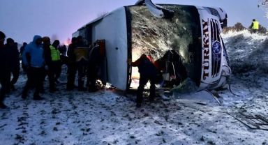 Feci kaza! Otobüs devrildi