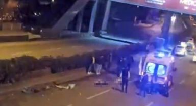 İzmir’de feci kaza: Camdan yola fırladılar