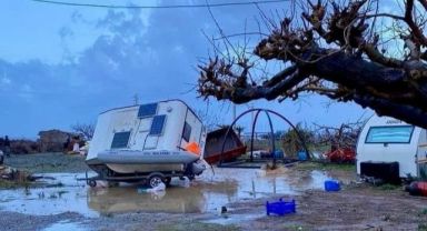 İzmir'de hortum felaketi… Su tankerini 30 metre fırlattı!