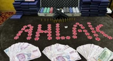 İzmir polisinden ruhsatsız iş yerine kumar baskını