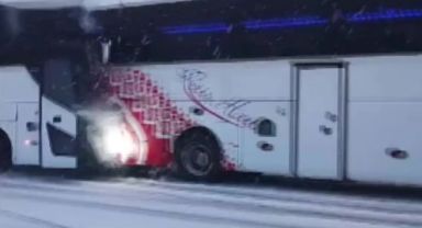 Kars'ta feci kaza! Kontrolden çıkan otobüs kaza yaptı, ölü ve yaralılar var