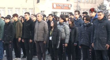 Pençe Kilit Şehitleri için okullarda saygı duruşu