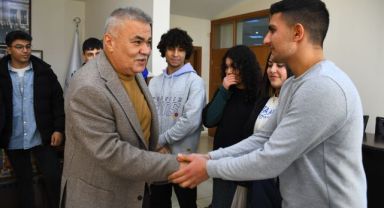 Şampiyon güreşçilerden Başkan Tekin’e ziyaret