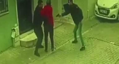 Silahlı kavgada sokaktaki kadını kalkan olarak kullandı