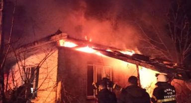 Sobadan çıkan yangında ev alevlere teslim oldu: Anne kurtarıldı, oğlu hayatını kaybetti