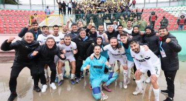 Yılmaz Vural yönetimindeki Menemen FK, zirveye oynuyor