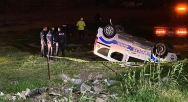 Yolda köpeğe çarpan polis aracı şarampole uçtu: 3 polis yaralı