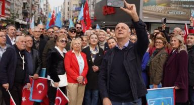 Alsancak’ta Esnaf ve Vatandaşlar ile buluşan Özlale: “İzmir’de her şey ‘İYİ’ olacak
