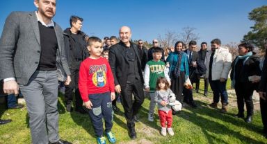 Başkan Soyer'e Kadifekale'de coşkulu karşılama